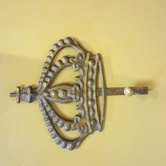 Crown Hook - Picture 2 of 7